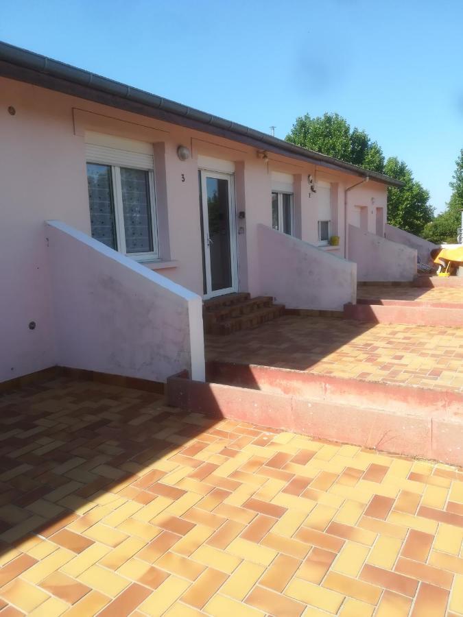 Logement De Plein Pied A Mirecourt Exterior foto